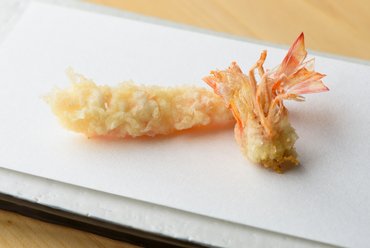 サクッとした薄衣に包まれて。素材の甘みが溢れ出す『才巻海老』