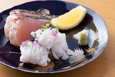ゲストを魅了する、湯引きで引き出すその味わい『穴子の湯引き』