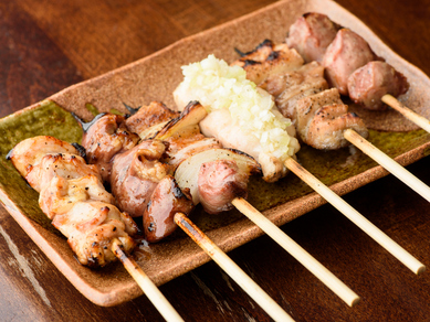 絶妙な火入れでふっくらジューシーに焼き上げられた『やきとり』