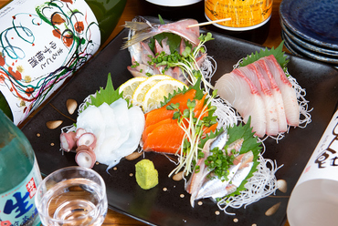地魚をはじめ選りすぐりの魚介を堪能できる『刺身盛り合わせ』