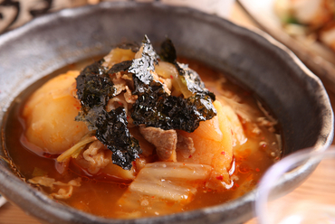 いろいろなお酒に合う店主渾身の一皿『ピリ辛韓国風肉じゃが』