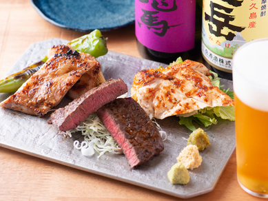 牛・豚・鶏の3種類の肉を食べ比べ『炉端焼の盛り合わせ』