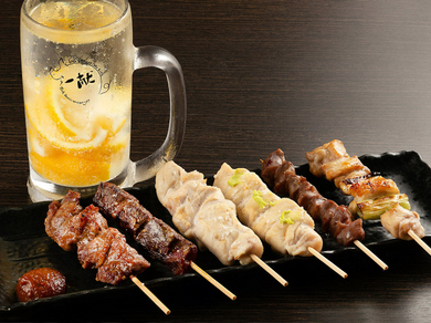 ジューシーな肉を味わえる『おすすめ串焼き 6本盛り』