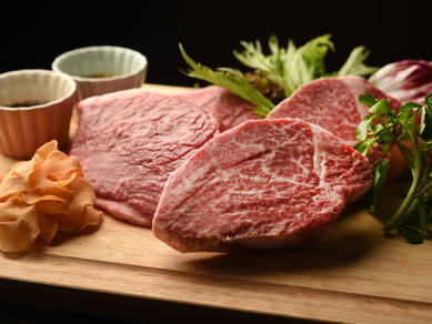 最高級部位の牛ヘレを使用して、地元紀州備長炭で炙った『ヘレ炭火焼きステーキ』