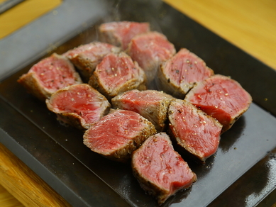 希少なフィレ肉をリーズナブルに!『国産牛フィレ肉鉄板焼き』