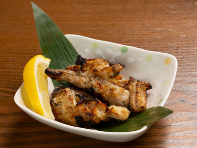 めずらしいヒザの軟骨を使った『ヤゲン軟骨焼き』