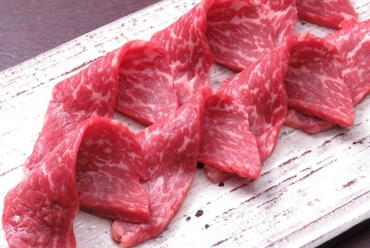 アッサリとした味わいが女性にも大人気『牛もも肉3秒炙り』