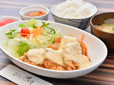幅広い世代に人気の逸品『チキン南蛮定食』