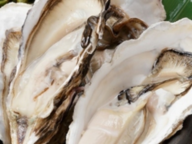 魚介の泡立ちや立ち上る蒸気、おいしそうな香りに食欲をそそられる『浜焼き』