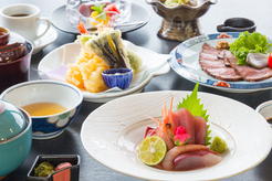 料理・酒井