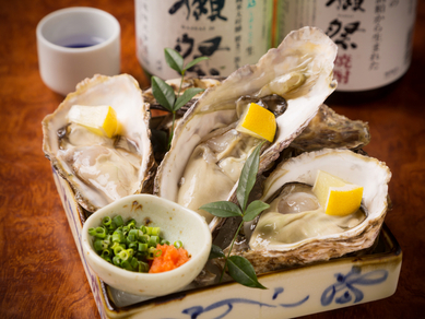 年中生牡蠣を楽しめるのは全国から直送しているからこそ『産地直送!本日の生牡蠣』