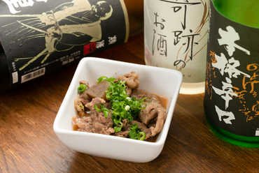 手間暇かけた深い味わいが魅力『牛すじ煮込み』
