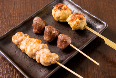 「みつせ鶏」「さつま知覧鶏」をはじめとした銘柄鶏の美味を追求した『串焼き』