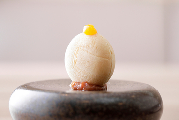 こんな料理見たことない! カジュアルに高級食材を味わえる。一度食べたら忘れられない『フォアグラ最中』