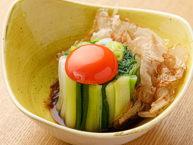 卵黄とだし醤油で九条葱の甘さが際立つ『京都九条葱のおひたし』