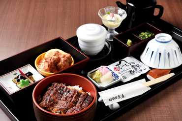 ひつまぶしの名店【しら河】の味をここでも。“名古屋らしさ”を随所に感じる昼限定の『ひつまぶし御膳』