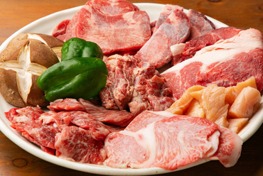 ジューシーな旨みがたまらない『お肉盛り合わせ』