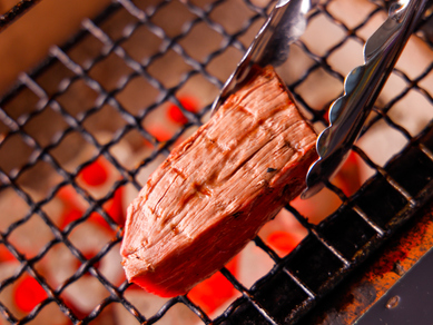 こだわりの黒毛和牛を贅沢に楽しむ『塊肉』