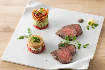 ひと手間かけた、オリジナリティあふれる味に出合える『よくばり肉前菜盛り合わせ』