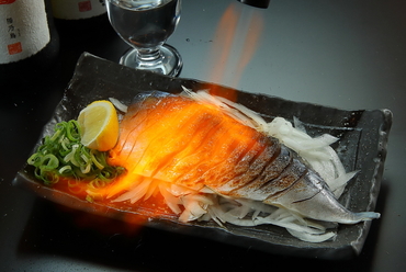 ネギとレモンでシンプルにいただく『炙り〆鯖』