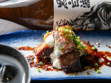こってりとさっぱりで食べ応えアリ!『豚角煮のとろろがけ華酒仕立て』