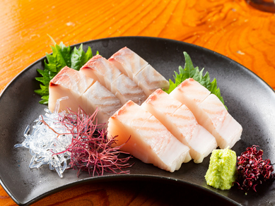 とろけるような食感がたまらない『名物サワラのぶつ切り』