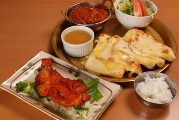 食べて飲んでお腹いっぱい『2時間 食べ飲み放題』※画像は料理の一例です。