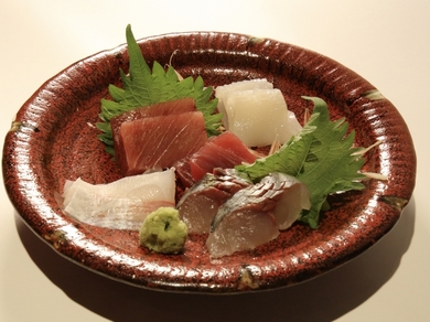 その日のお楽しみと出合う『本日のお造り七種盛』