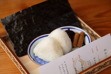 「田の心を伝える」。店名に表現された想いを込めた『息子の玄米塩むすび』