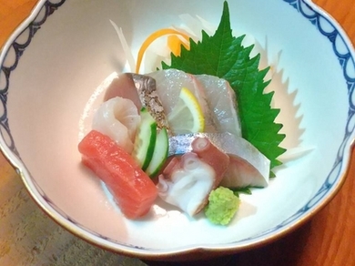 どんぶり勘定!? 刺盛り 一人前