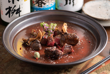上質な赤身肉の旨み、甘みを存分に。『宮崎牛の炭火焼き』