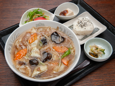 野菜たっぷり!不動の人気メニュー『あんかけラーメン定食』