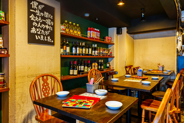 開放的な店内で明るく楽しいデートタイムを。