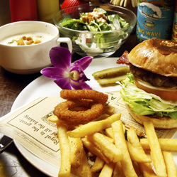 Aloha Dining Lure's Lana