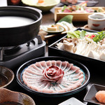 【極】豆乳しゃぶしゃぶメインに、若鶏卵の茶わん蒸しや炭火焼きの焼物等を楽しめます。