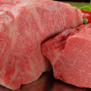 山形県月山の直営牧場で育てられる「福寿館牛」