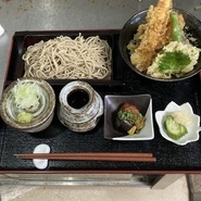 ランチ限定　冷たい蕎麦と丼物セット