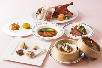 人気の北京ダックや鮮魚の香り蒸しのほか、茨城が誇る「飯村牛」の炒めなど、贅沢なラインナップの全8品。