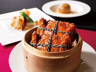 上海蟹の季節が今年も巡ってきました。季節限定の上海蟹の旨味を余すことなくお楽しみください。 