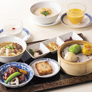 お好きな麺飯をお選びいただけるお得なランチです。