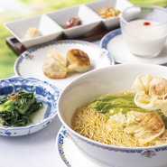 5種類の麺飯の中からお好きな料理をお選びいただけます