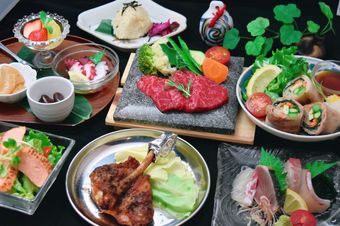  地元の素材を使用した讃岐を満喫できるコースです。骨付鳥、オリーブ牛、オリーブ豚をお楽しみ頂けます！