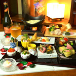 彩り楽しい湯葉尽くし料理を