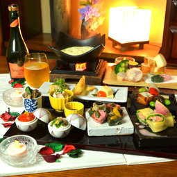 彩り楽しい湯葉尽くし料理を