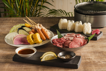 ご夕食は、お部屋のテラスで楽しめるBBQをご用意しております。