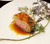 鹿肉のパイ包み焼きマデラソース