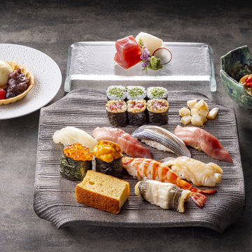 【寿司 菫】乾杯ドリンク付き！大トロ、中トロ、雲丹など握り九貫にお造り二種や焼物が付いた贅沢ディナー