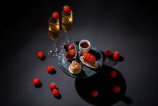 旬のいちご本来の香りと甘さを最大限に引き出すのは、実力派パティシエが丁寧に仕立てた極上スイーツの数々