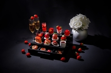 都会のにぎわいを離れ、気心知れた友人と優雅な午後を過ごす