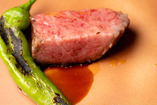 炭火が香り立つ伊良湖黒牛を味わう『スペシャルコース』